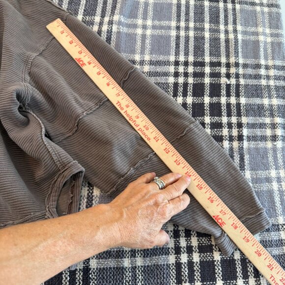 We the Free People Long Sleeve Thermal Pullover Cropped Top Women's Small - Picture 9 of 10